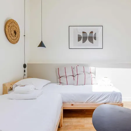 Modern - 2bdr-6p - Sacre Coeur Apartman *