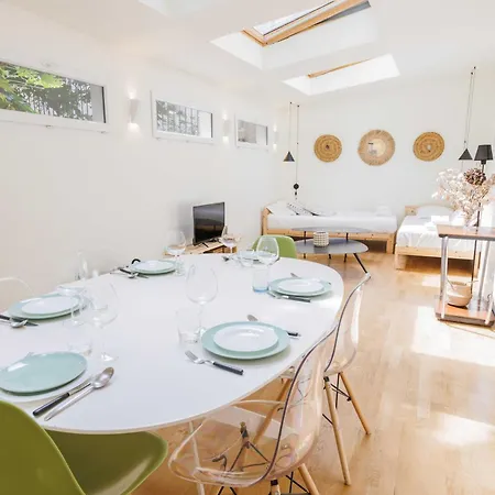 Modern - 2bdr-6p - Sacre Coeur Apartment